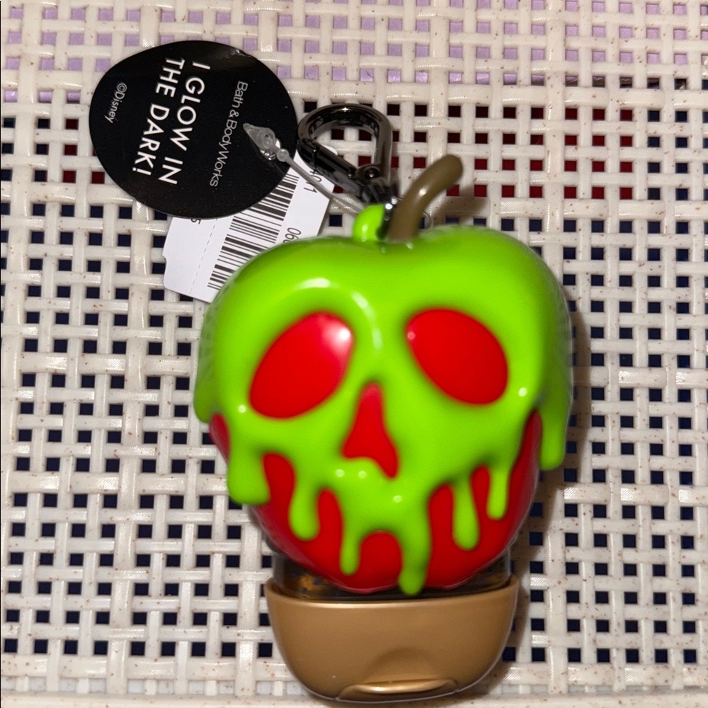 💚 BBW Disney GLOW IN THE DARK Villains Glow Sanitizer Holder